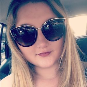 Meet your Posher, Isabelle